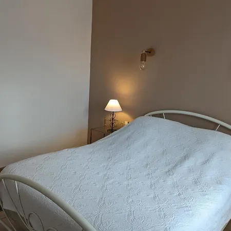 Lovely House With Garden Close To The Prázdninový dům *